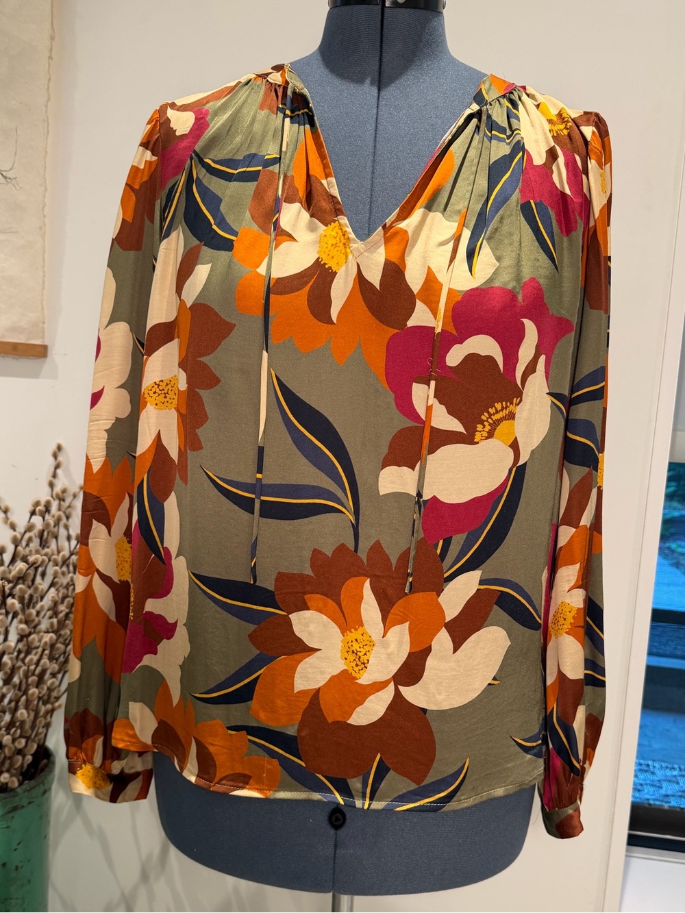 Velvet by Graham & Spencer Floral Blouse | Size L